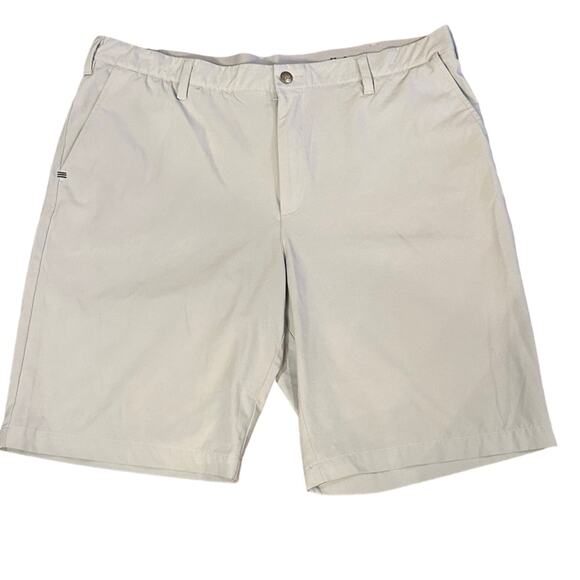 Adidas Polyester Spandex Light Gray Flat Front Golf Shorts in a Mens Size 40 - Picture 1 of 4